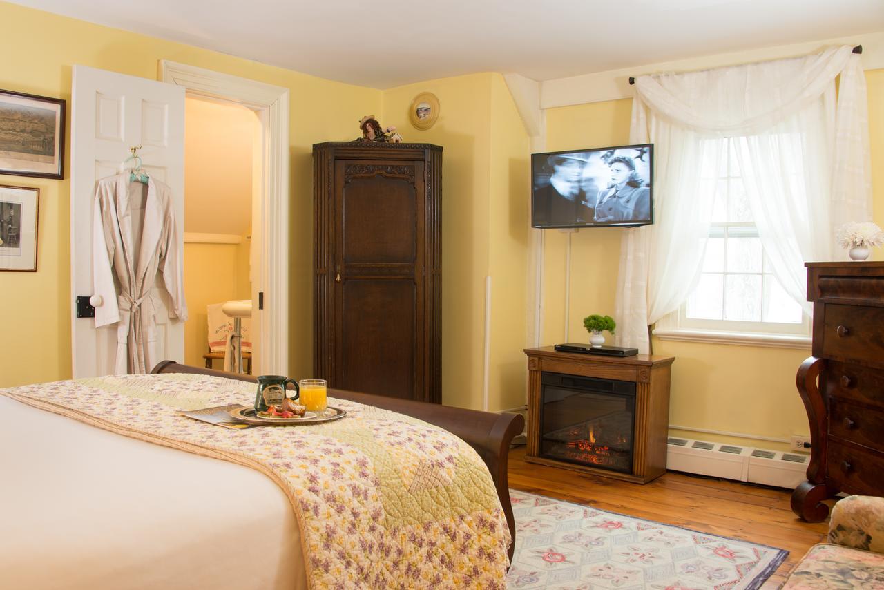 Caldwell House Bed And Breakfast Salisbury Mills Екстериор снимка