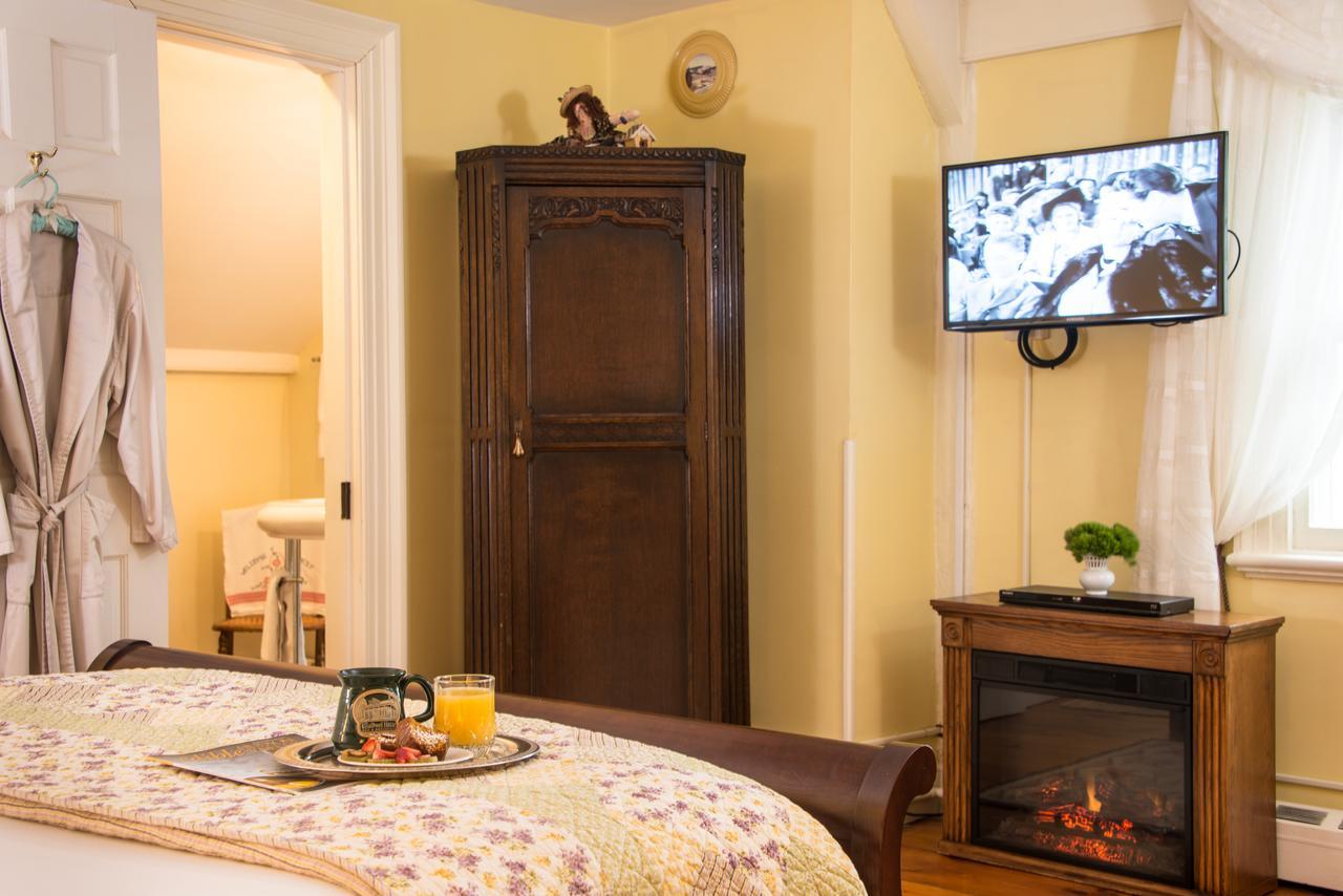 Caldwell House Bed And Breakfast Salisbury Mills Екстериор снимка