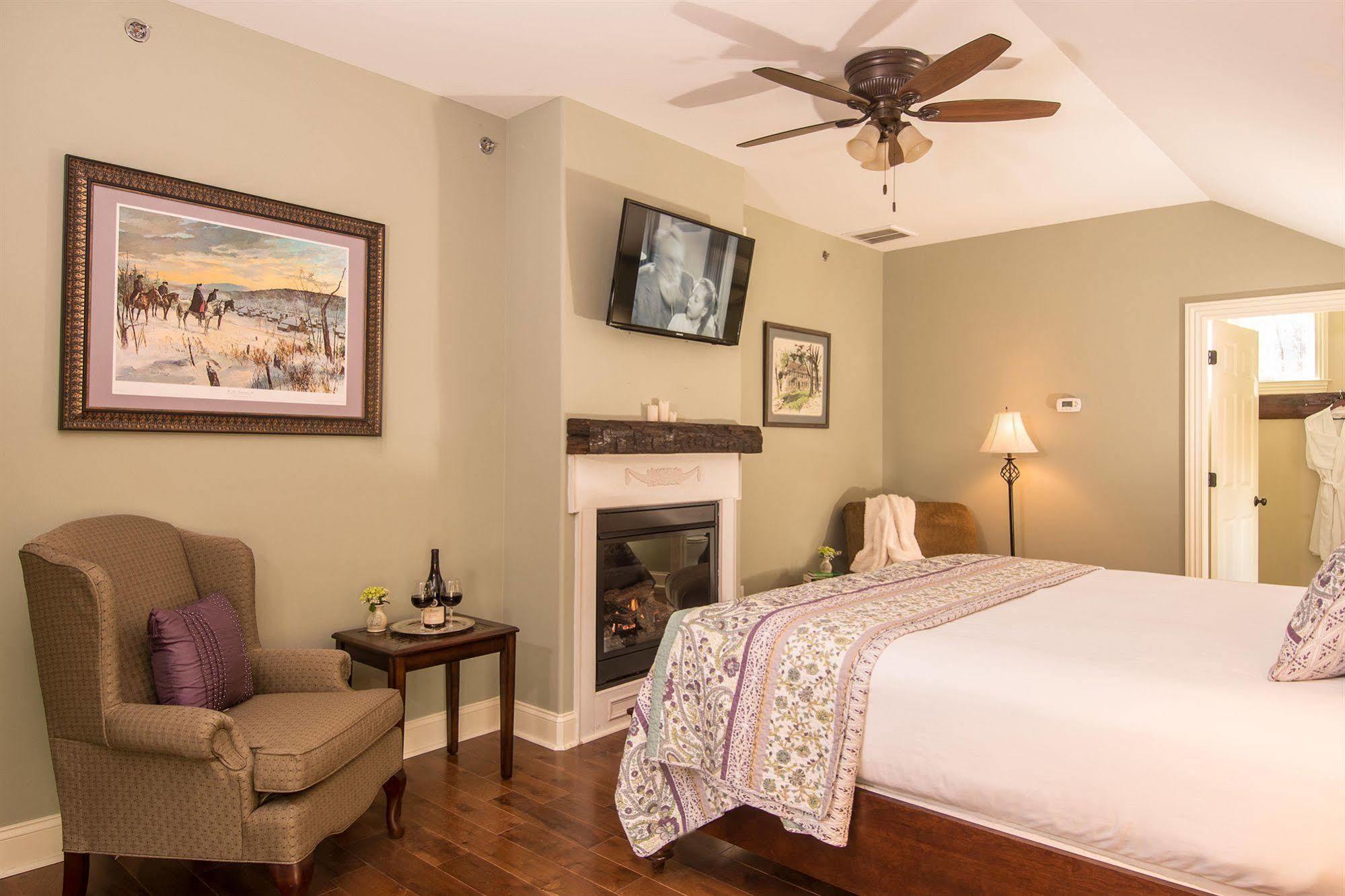 Caldwell House Bed And Breakfast Salisbury Mills Екстериор снимка